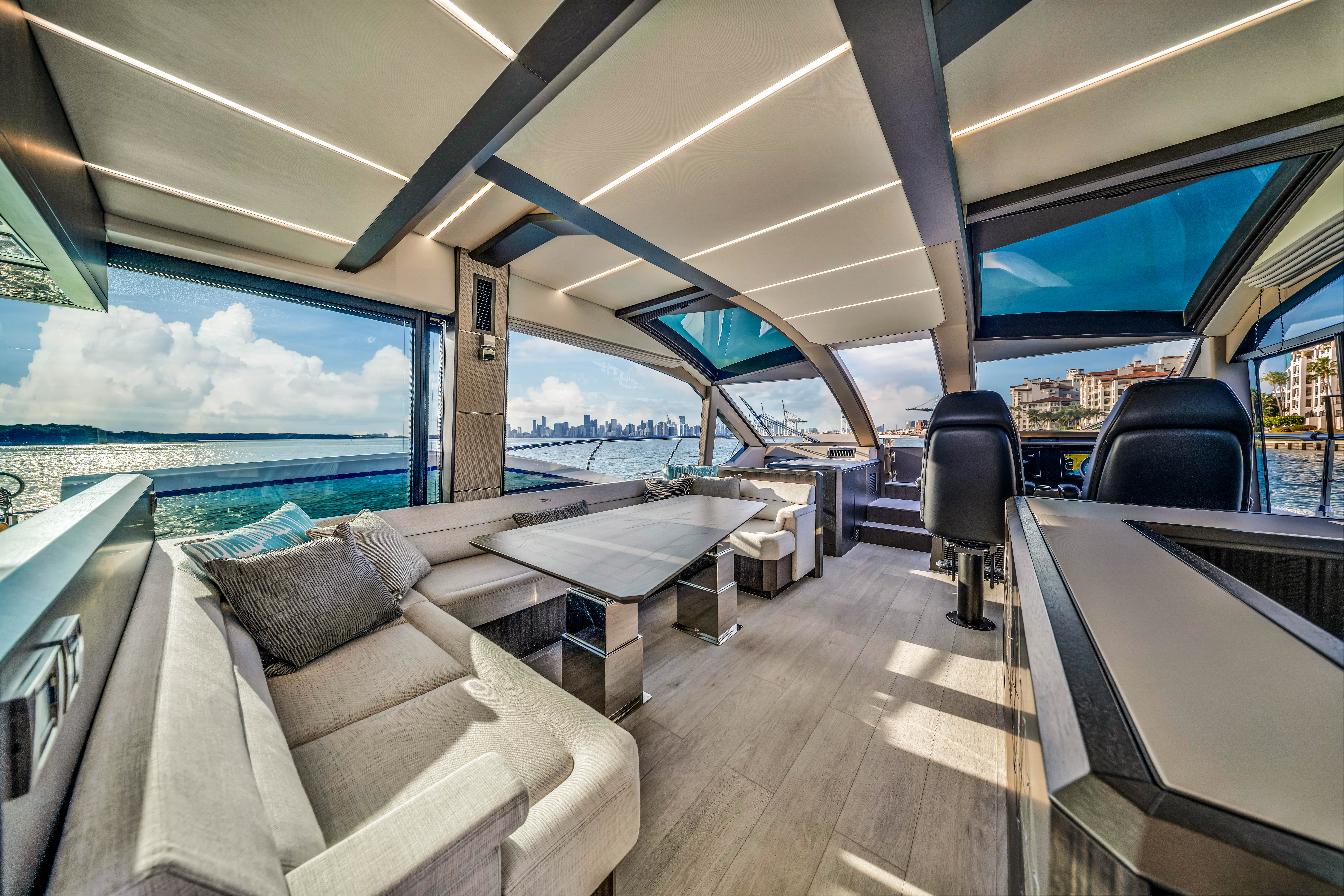 Salon & Helm